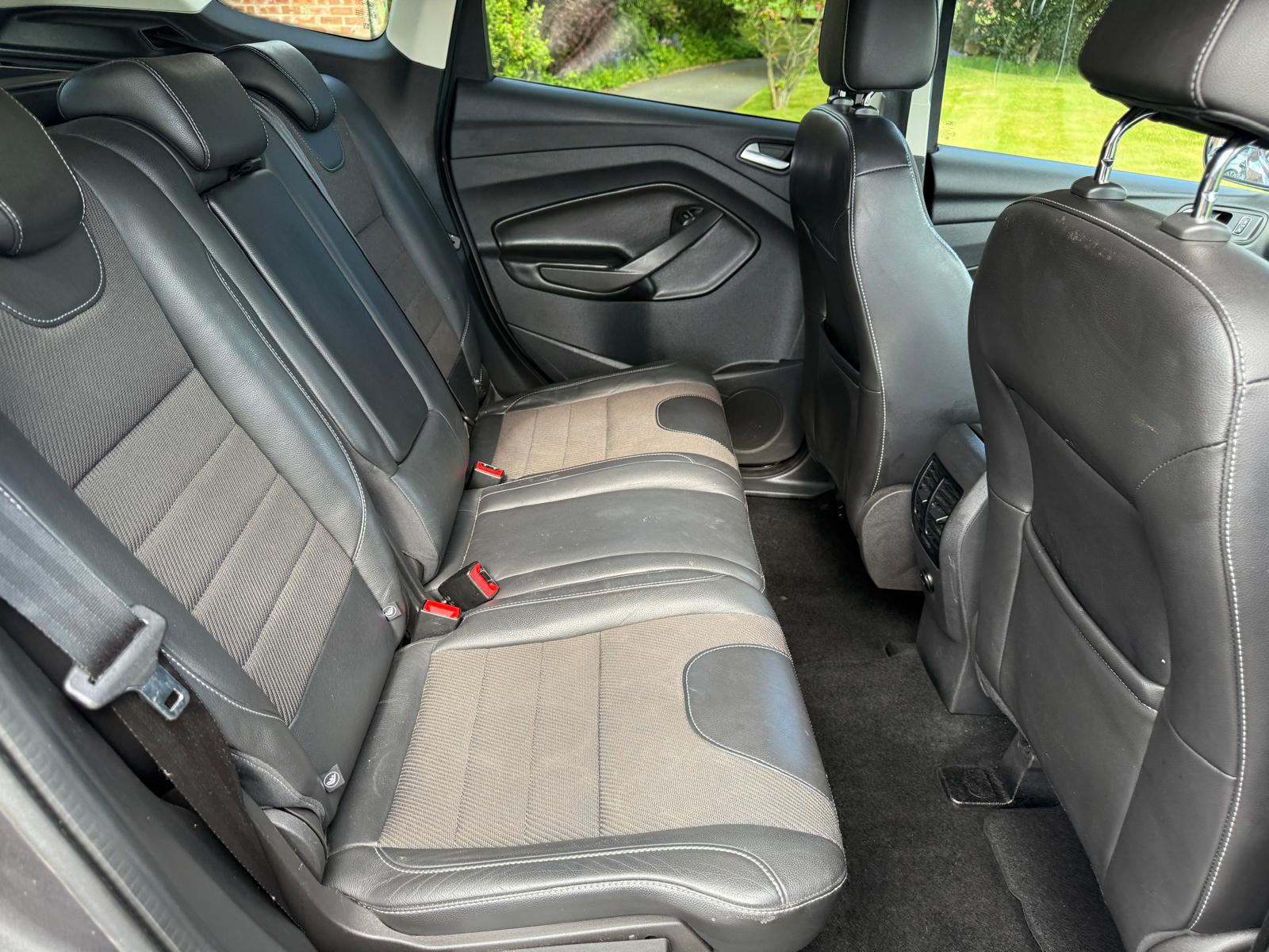 
								Ford Kuga 2.0 TDCi Titanium full									