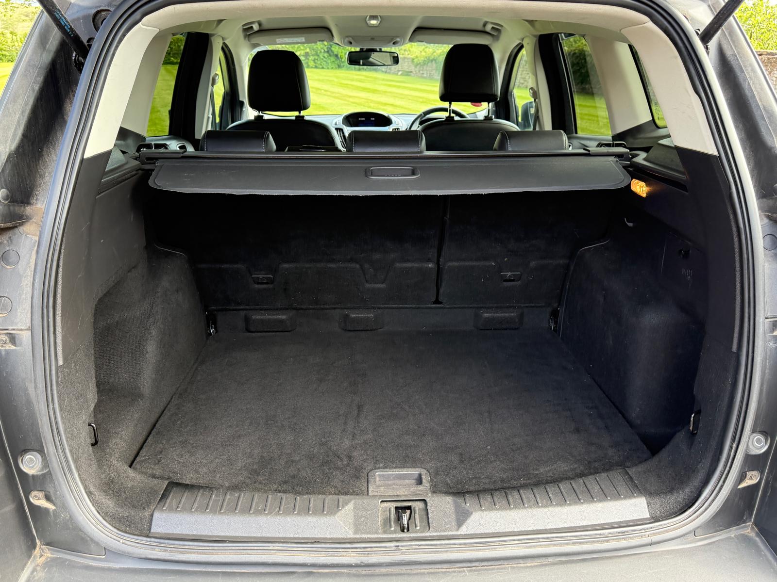 
								Ford Kuga 2.0 TDCi Titanium full									