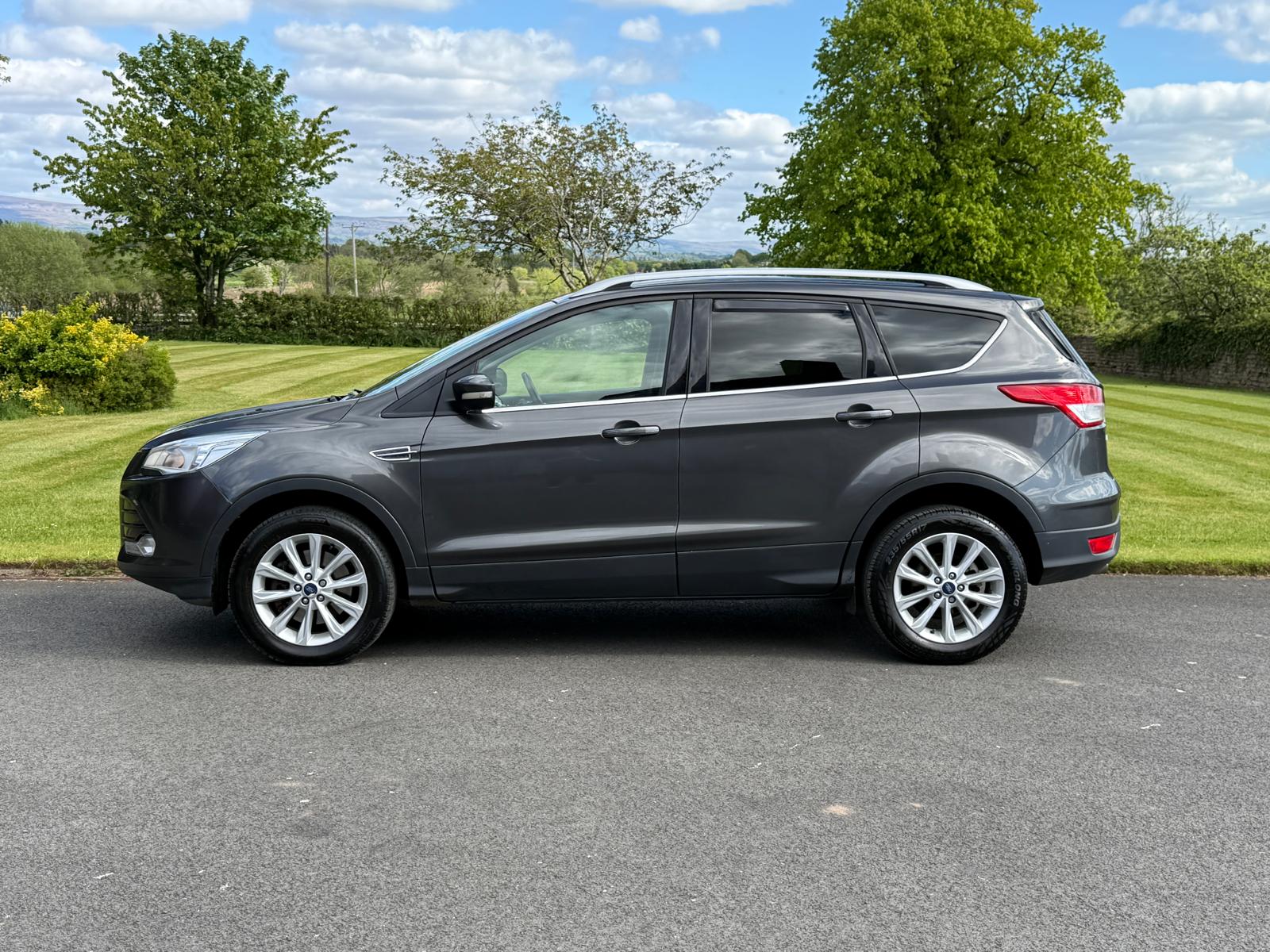 
								Ford Kuga 2.0 TDCi Titanium full									