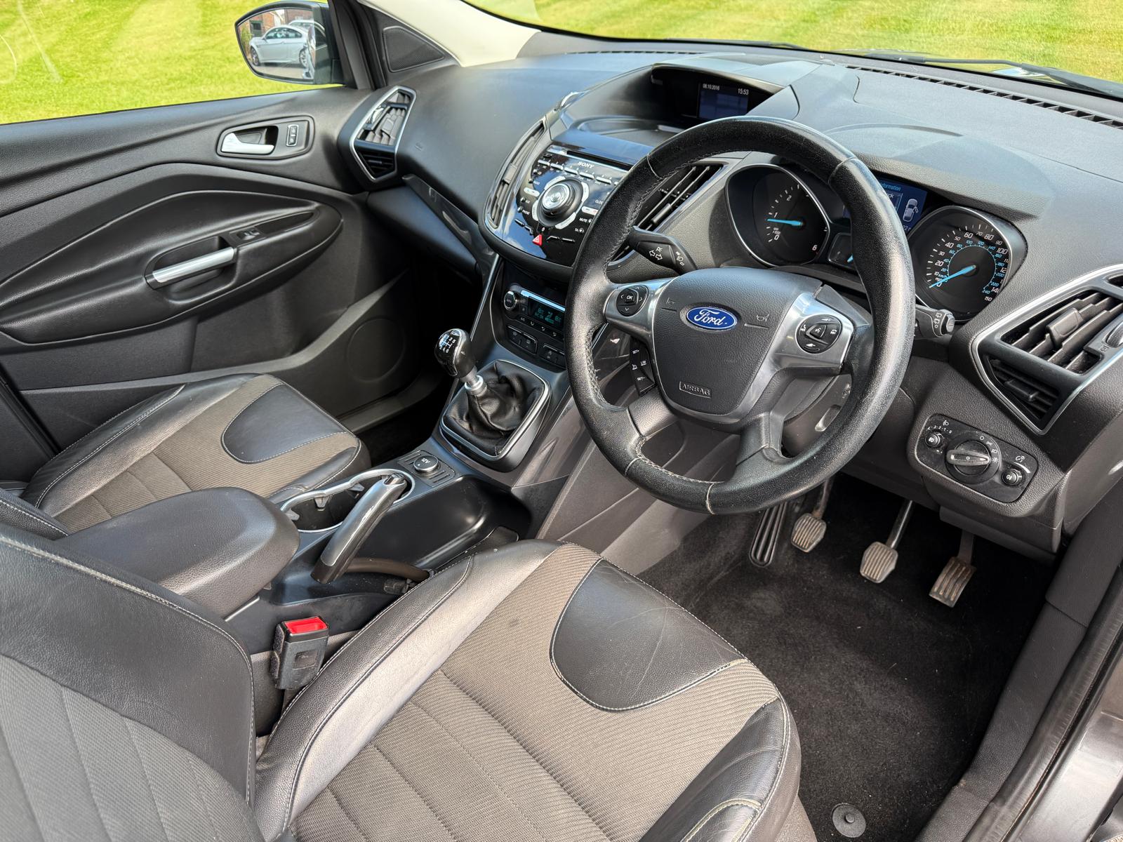 
								Ford Kuga 2.0 TDCi Titanium full									
