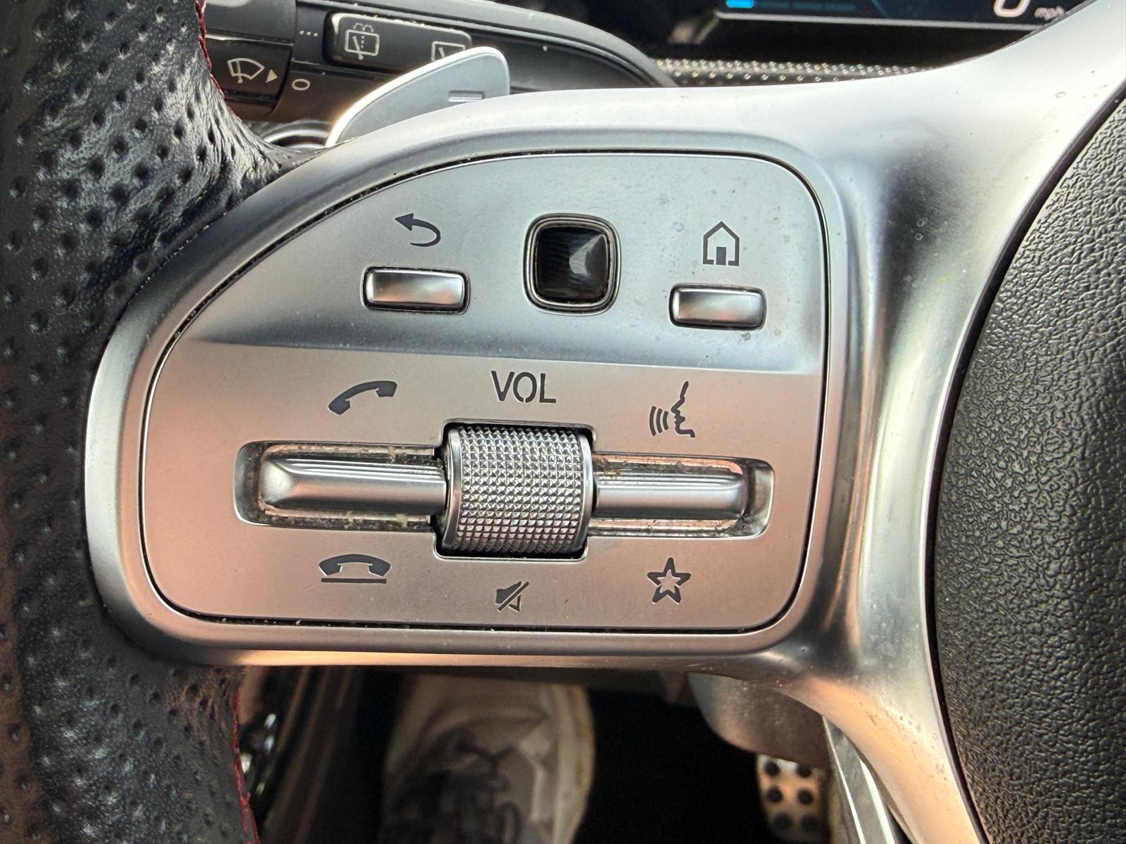 
								Mercedes A-Class A200 AMG Line 7 Speed Auto full									