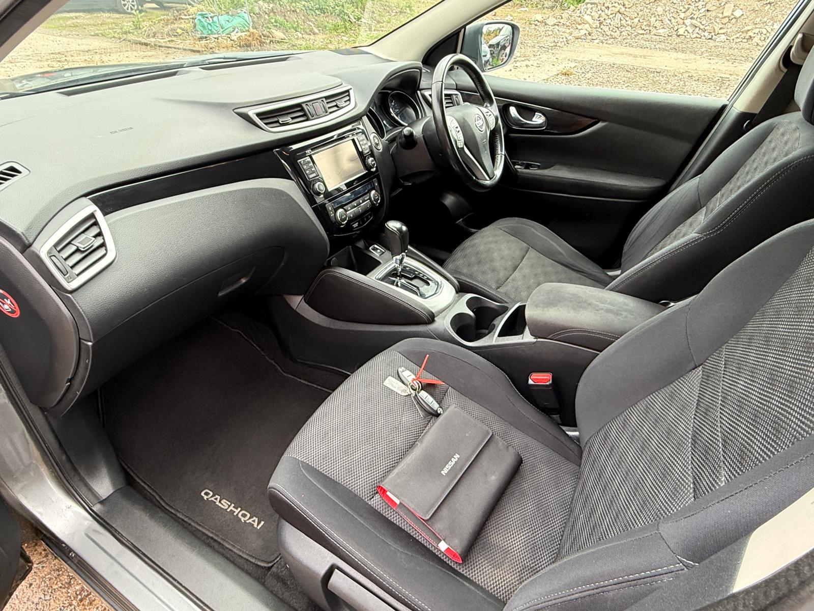 
								Nissan Qashqai N-Tec + Dig-T CVT full									