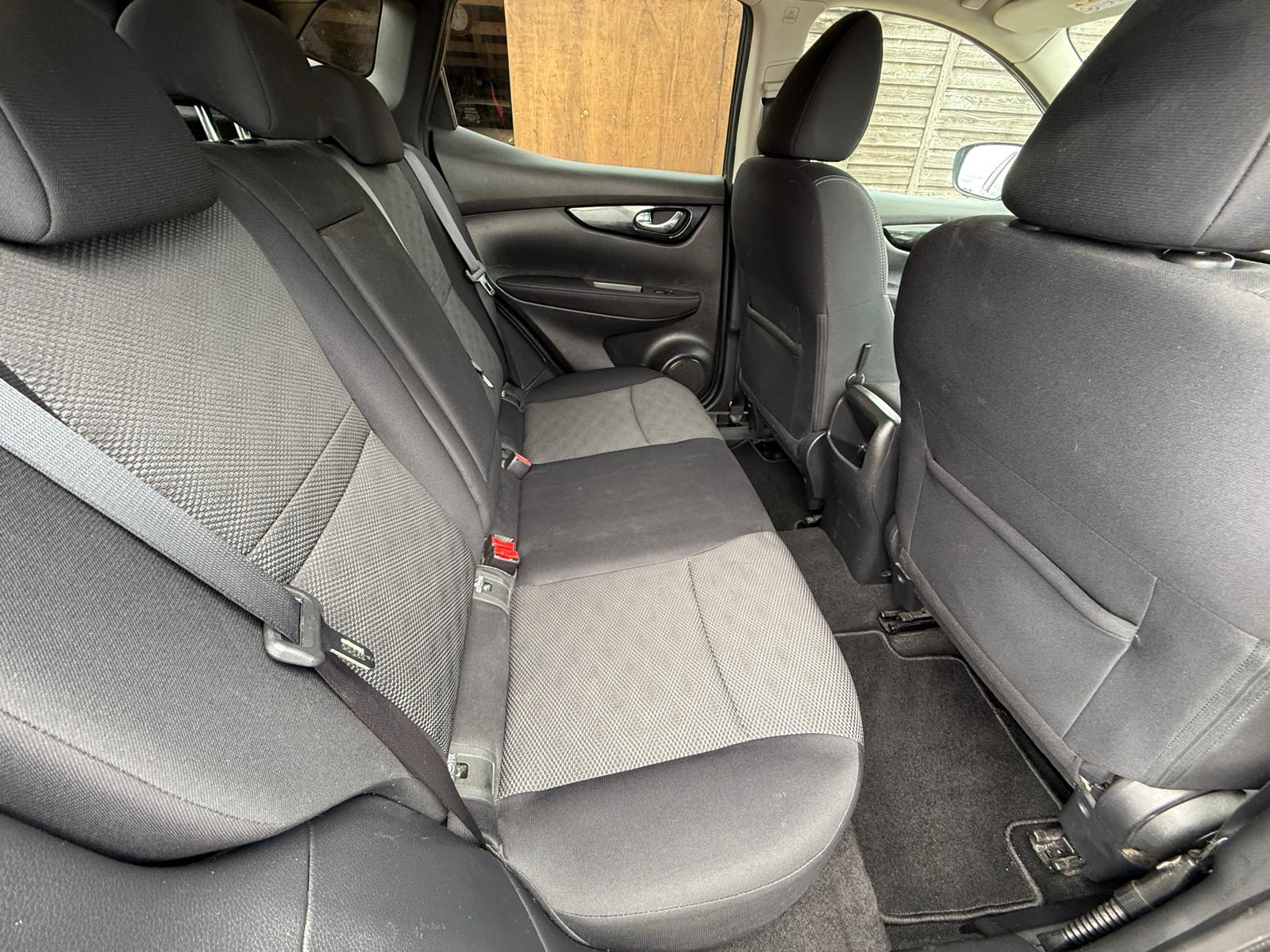 
								Nissan Qashqai N-Tec + Dig-T CVT full									