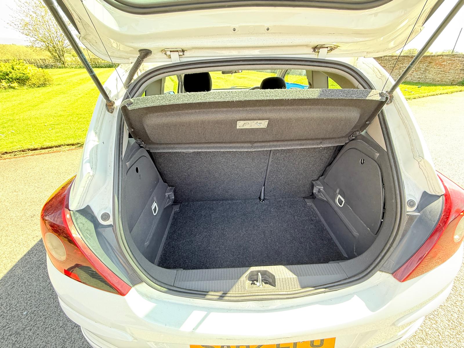 
								Vauxhall Corsa 1.4i Energy EcoFlex Winter Pack full									