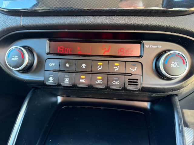 
								Kia Carens Estate 7 Seats 1.6 GDi 2 full									