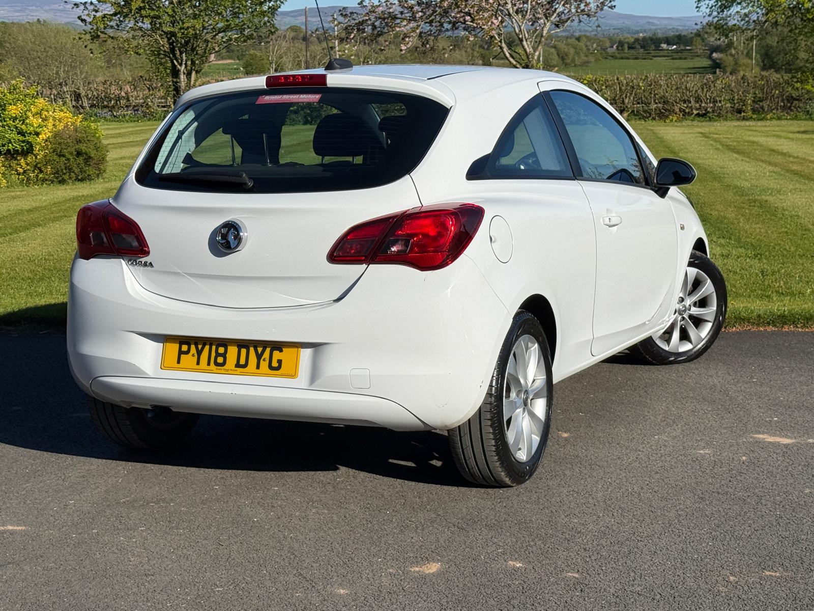 
								Vauxhall Corsa 1.4i Energy EcoFlex Winter Pack full									