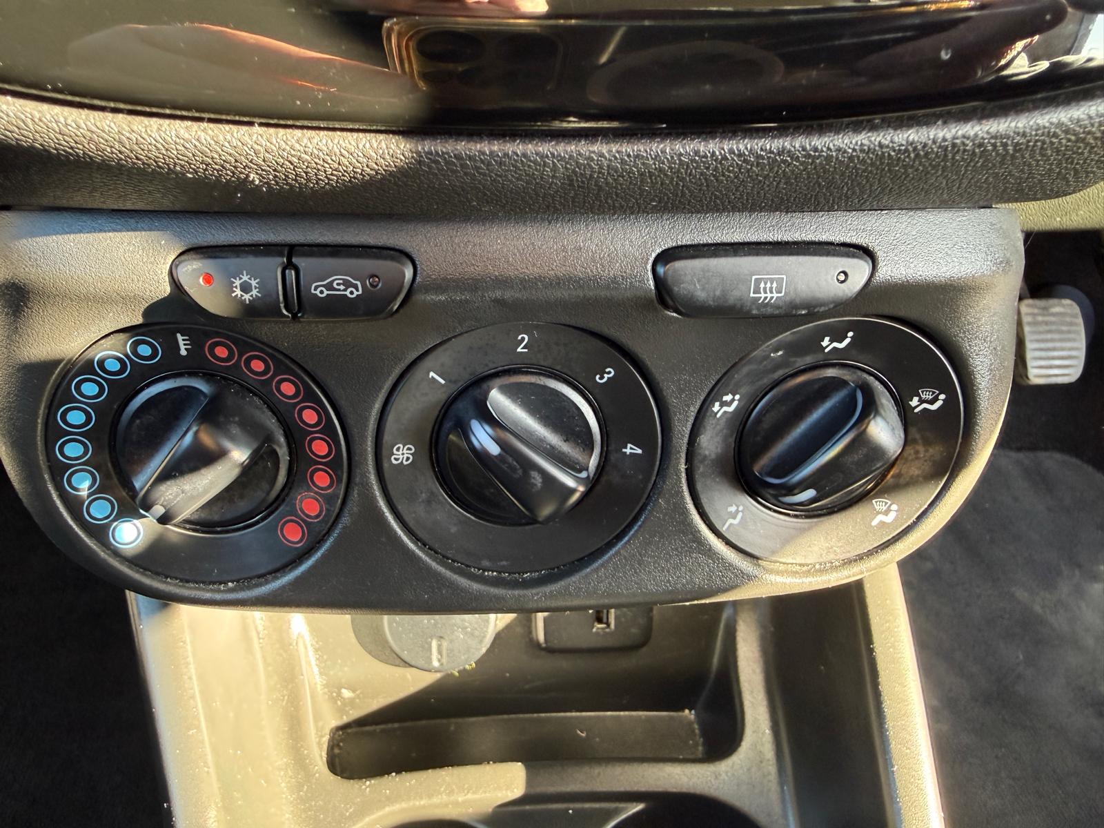
								Vauxhall Corsa 1.4i Energy EcoFlex Winter Pack full									