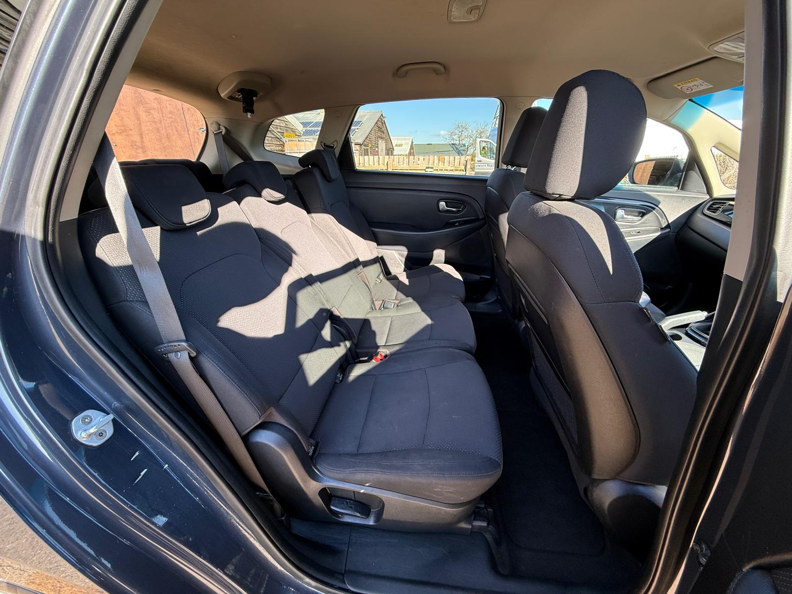 
								Kia Carens Estate 7 Seats 1.6 GDi 2 full									