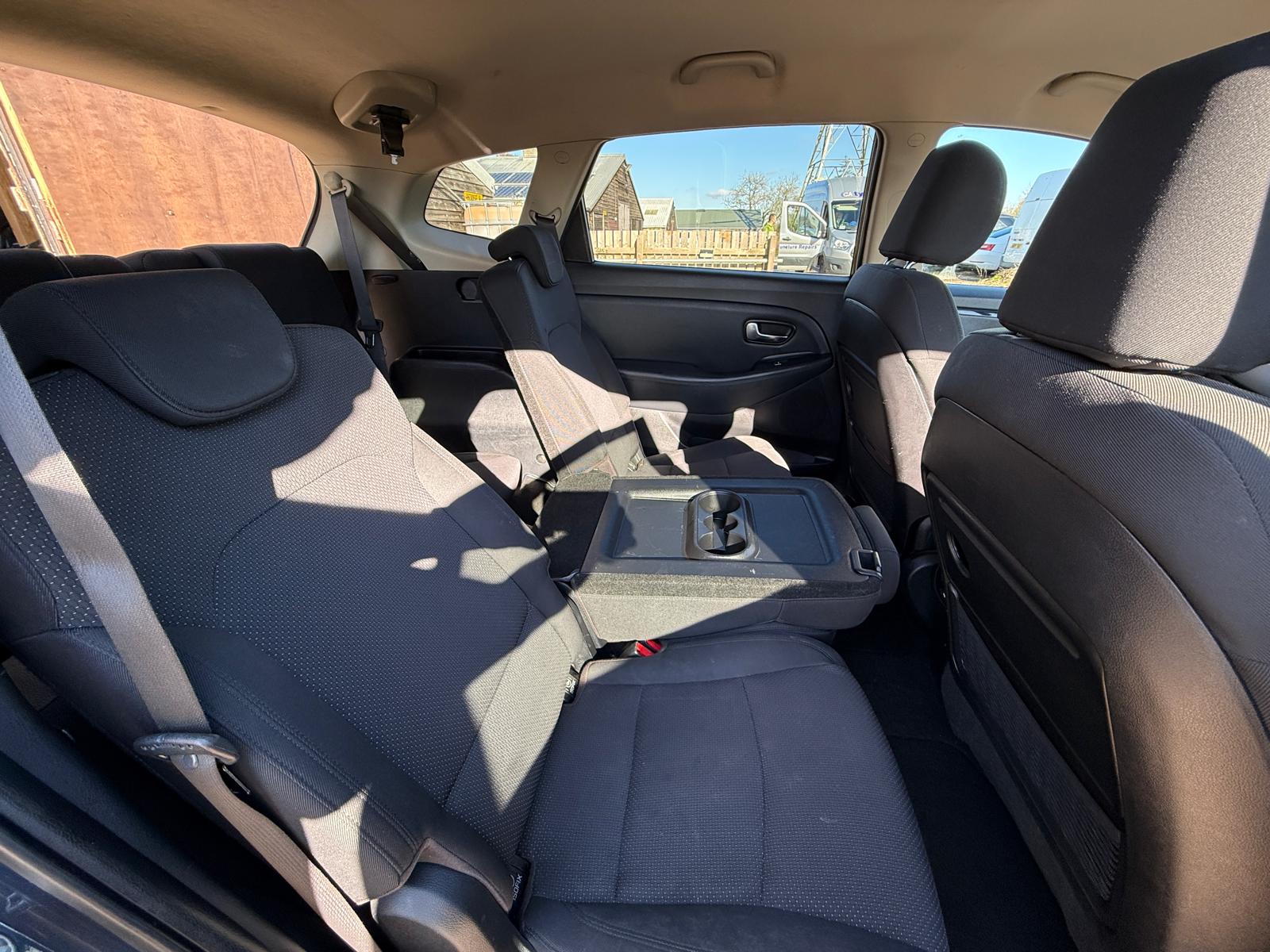 
								Kia Carens Estate 7 Seats 1.6 GDi 2 full									