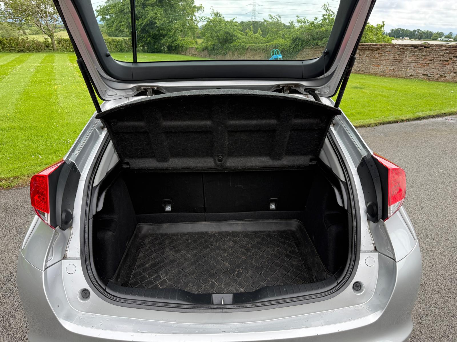 
								Honda Civic SE 1.4i-Vtec 5dr full									