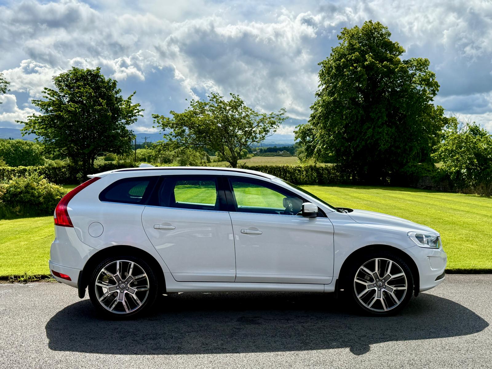 
								Volvo XC60 SE Nav AWD D4 full									