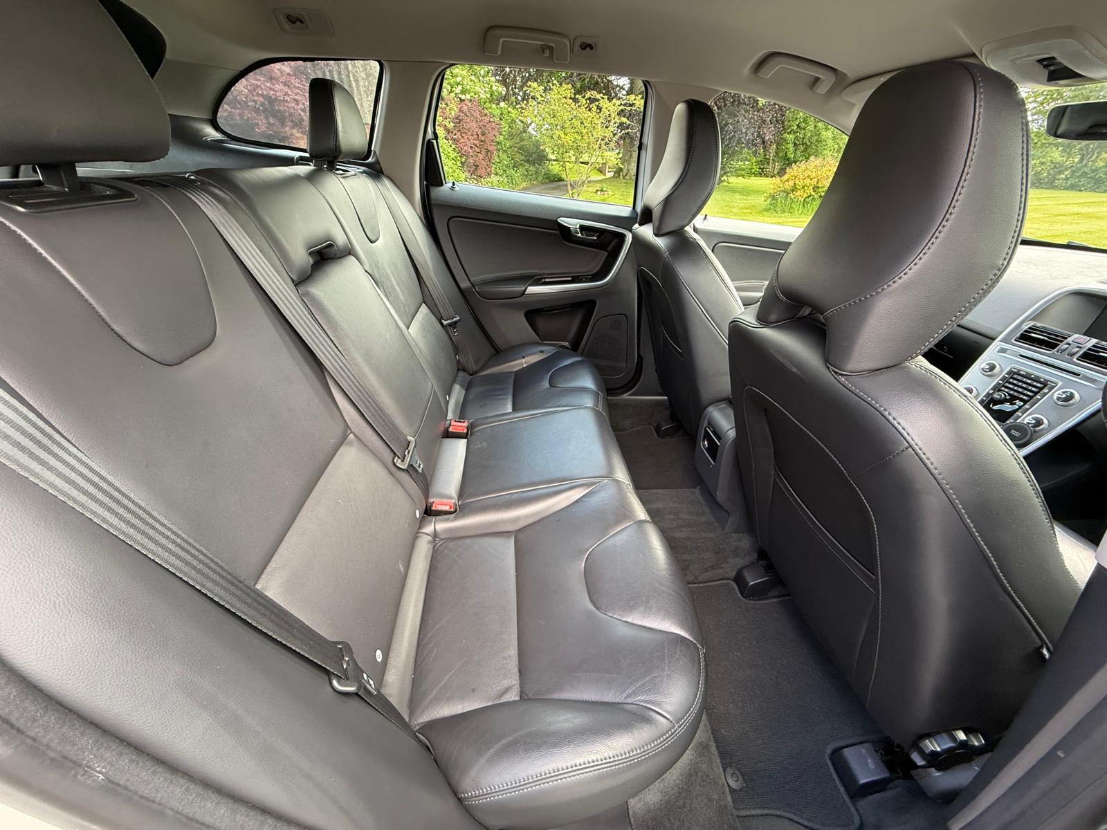 
								Volvo XC60 SE Nav AWD D4 full									