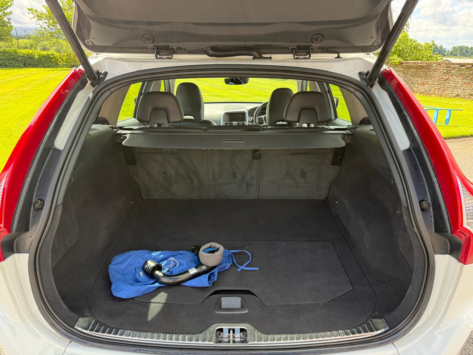 
								Volvo XC60 SE Nav AWD D4 full									