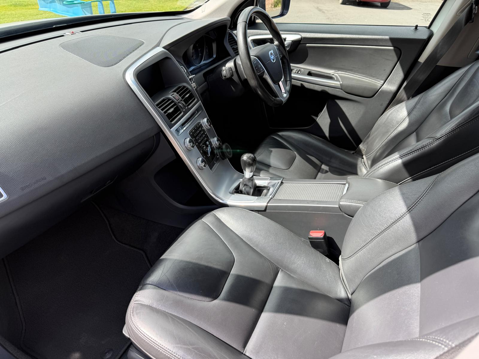 
								Volvo XC60 SE Nav AWD D4 full									
