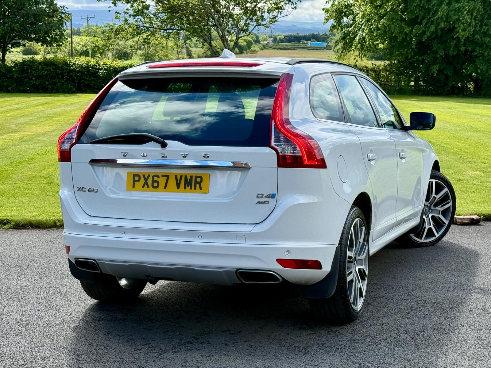 
								Volvo XC60 SE Nav AWD D4 full									