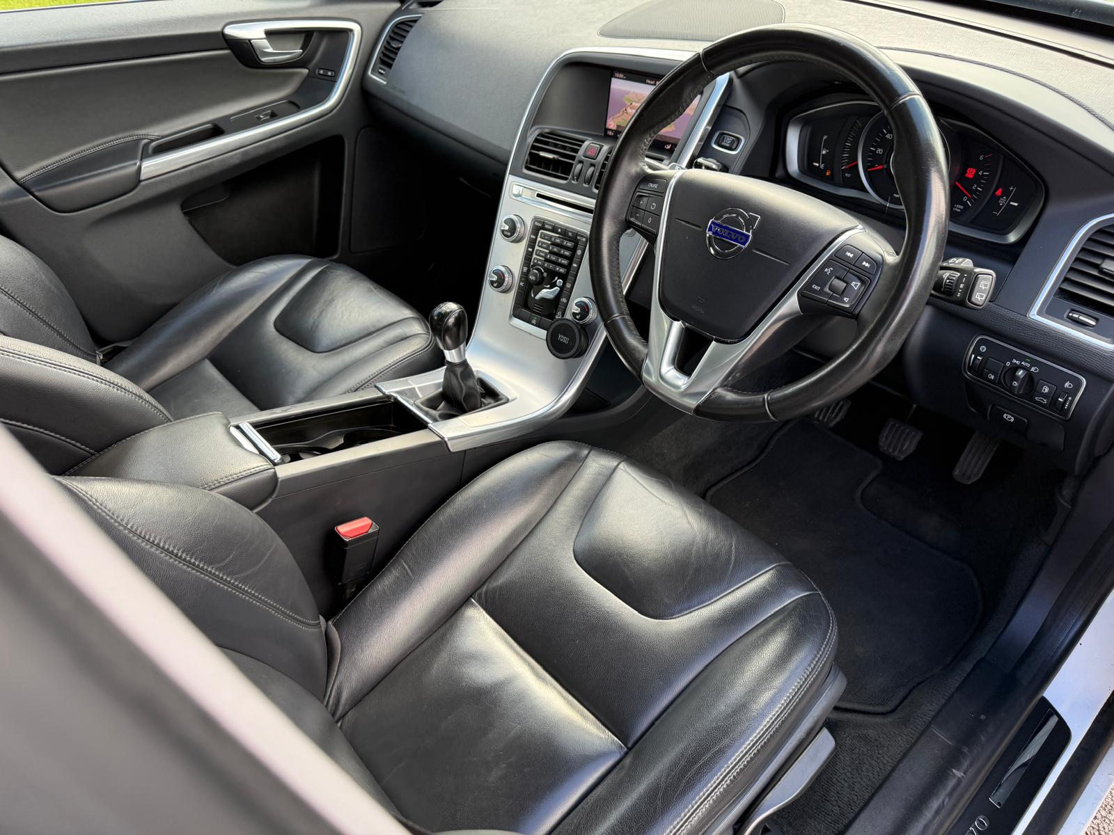 
								Volvo XC60 SE Nav AWD D4 full									