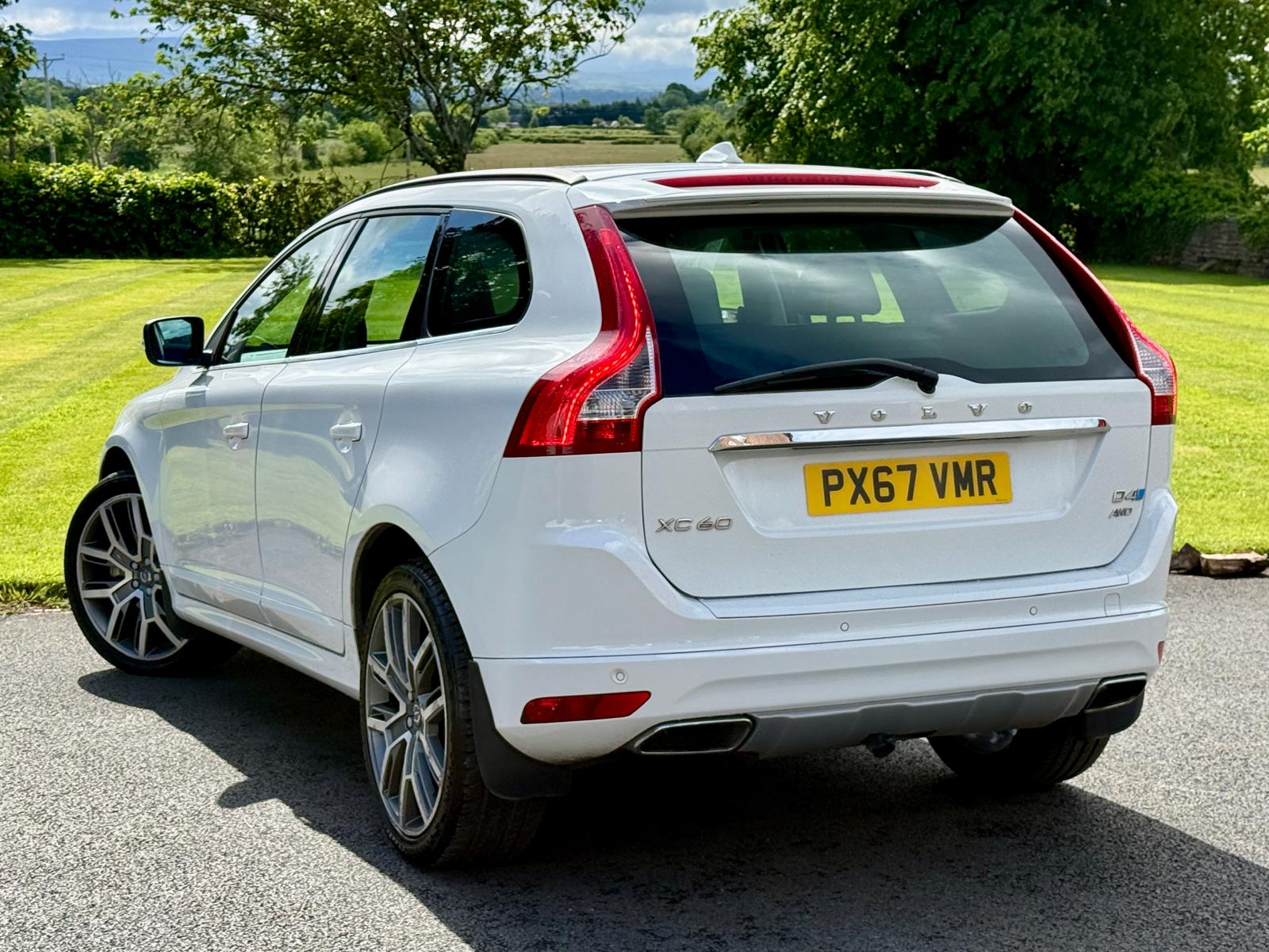 
								Volvo XC60 SE Nav AWD D4 full									