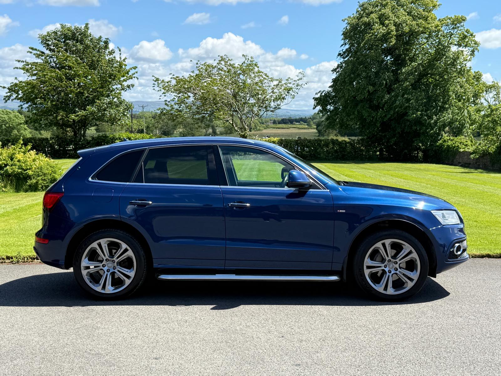 
								Audi Q5 S-Line + Quattro 2.0 TDi full									