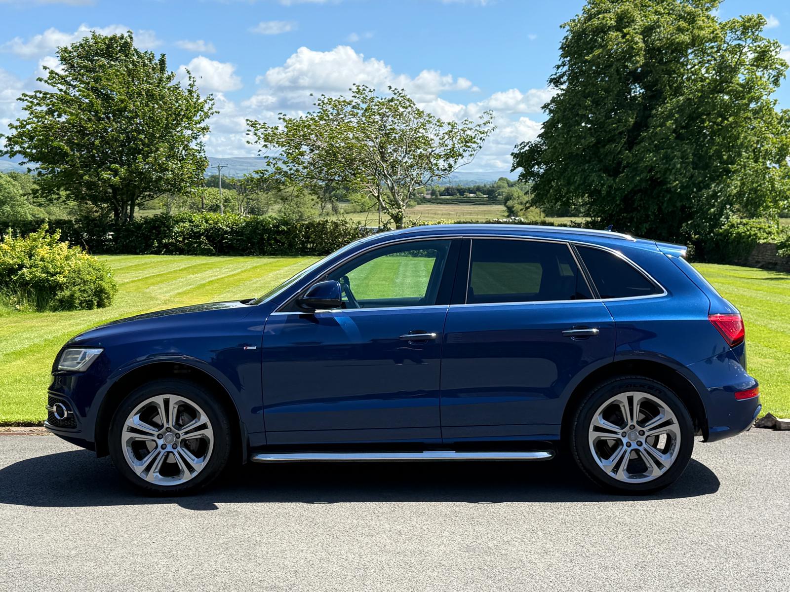 
								Audi Q5 S-Line + Quattro 2.0 TDi full									
