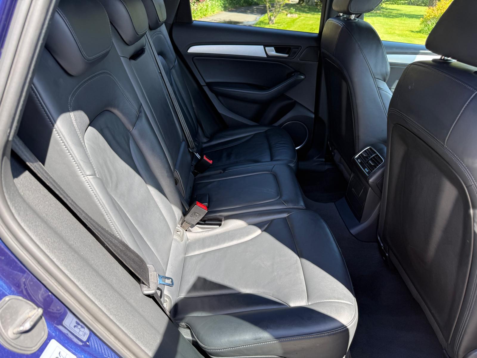
								Audi Q5 S-Line + Quattro 2.0 TDi full									