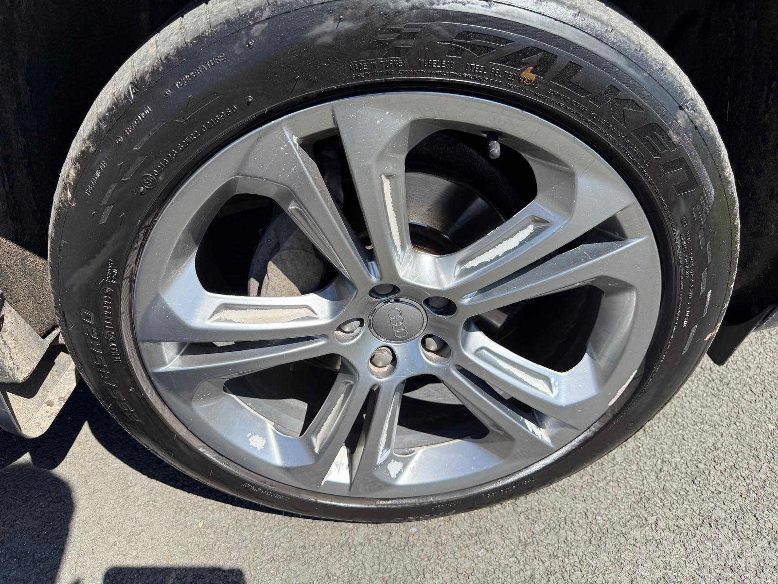 
								Audi Q5 S-Line + Quattro 2.0 TDi full									