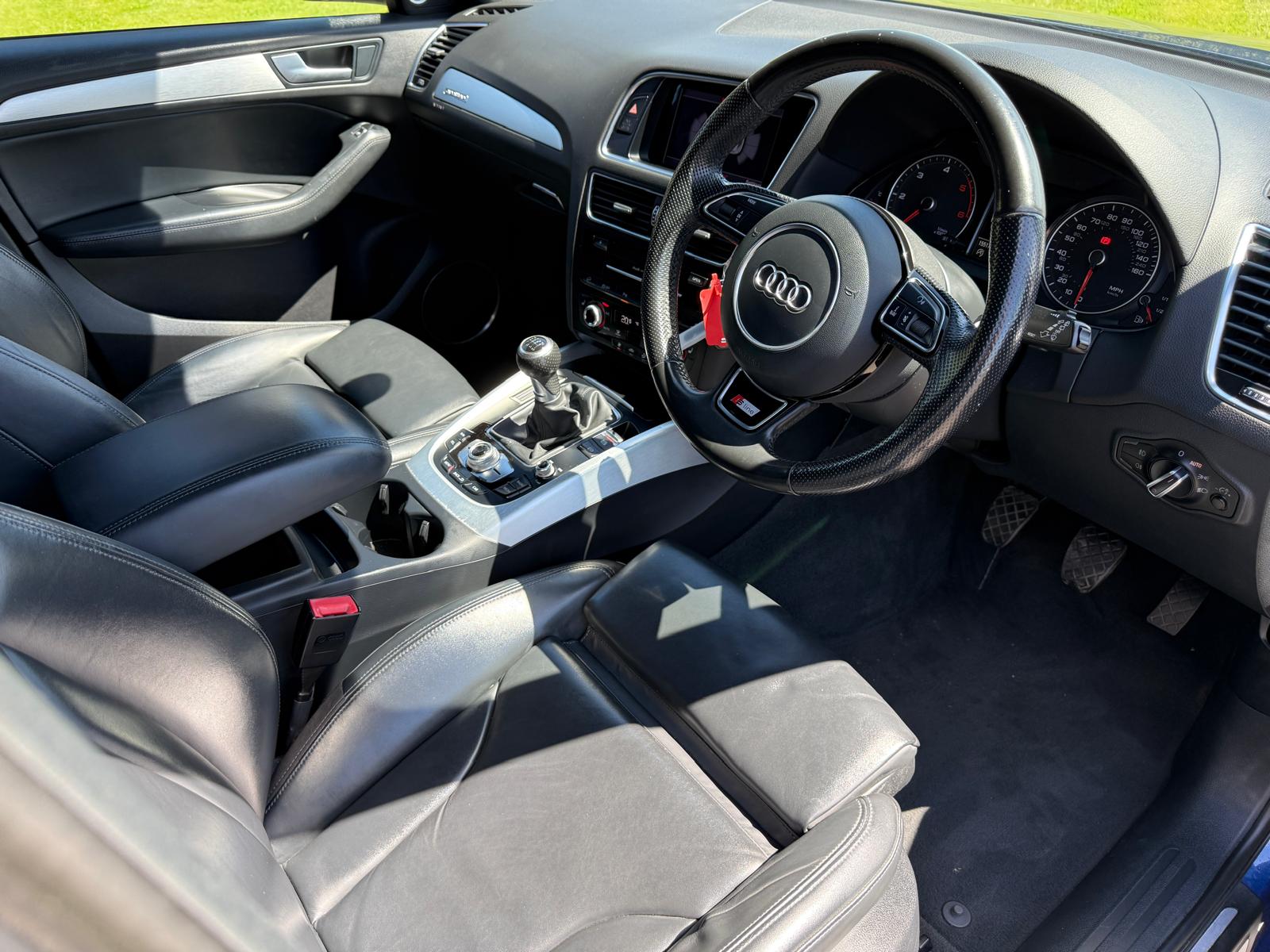 
								Audi Q5 S-Line + Quattro 2.0 TDi full									