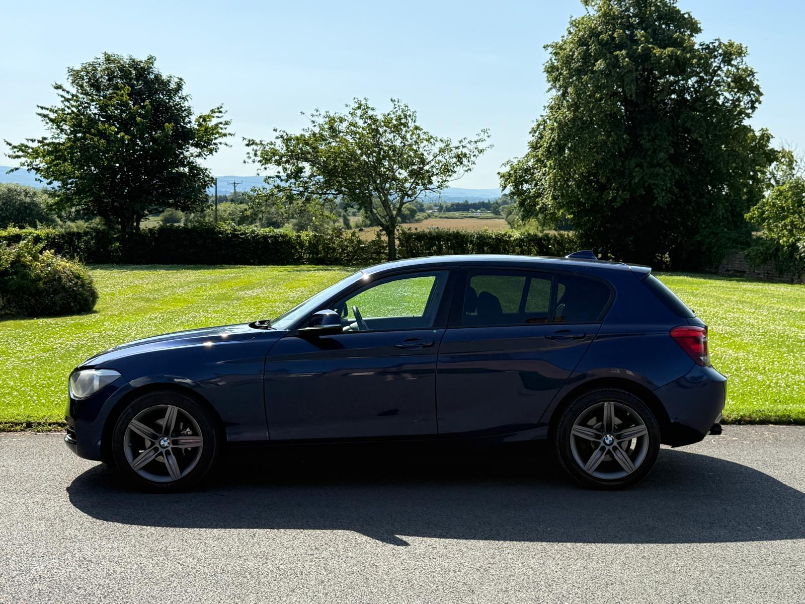 
								BMW 116d Sport 5dr full									