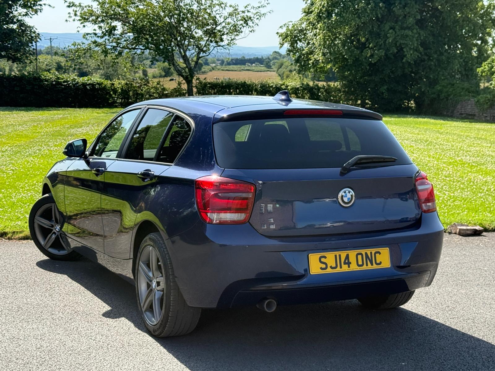 
								BMW 116d Sport 5dr full									