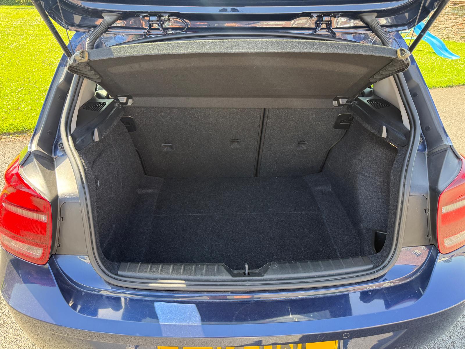 
								BMW 116d Sport 5dr full									