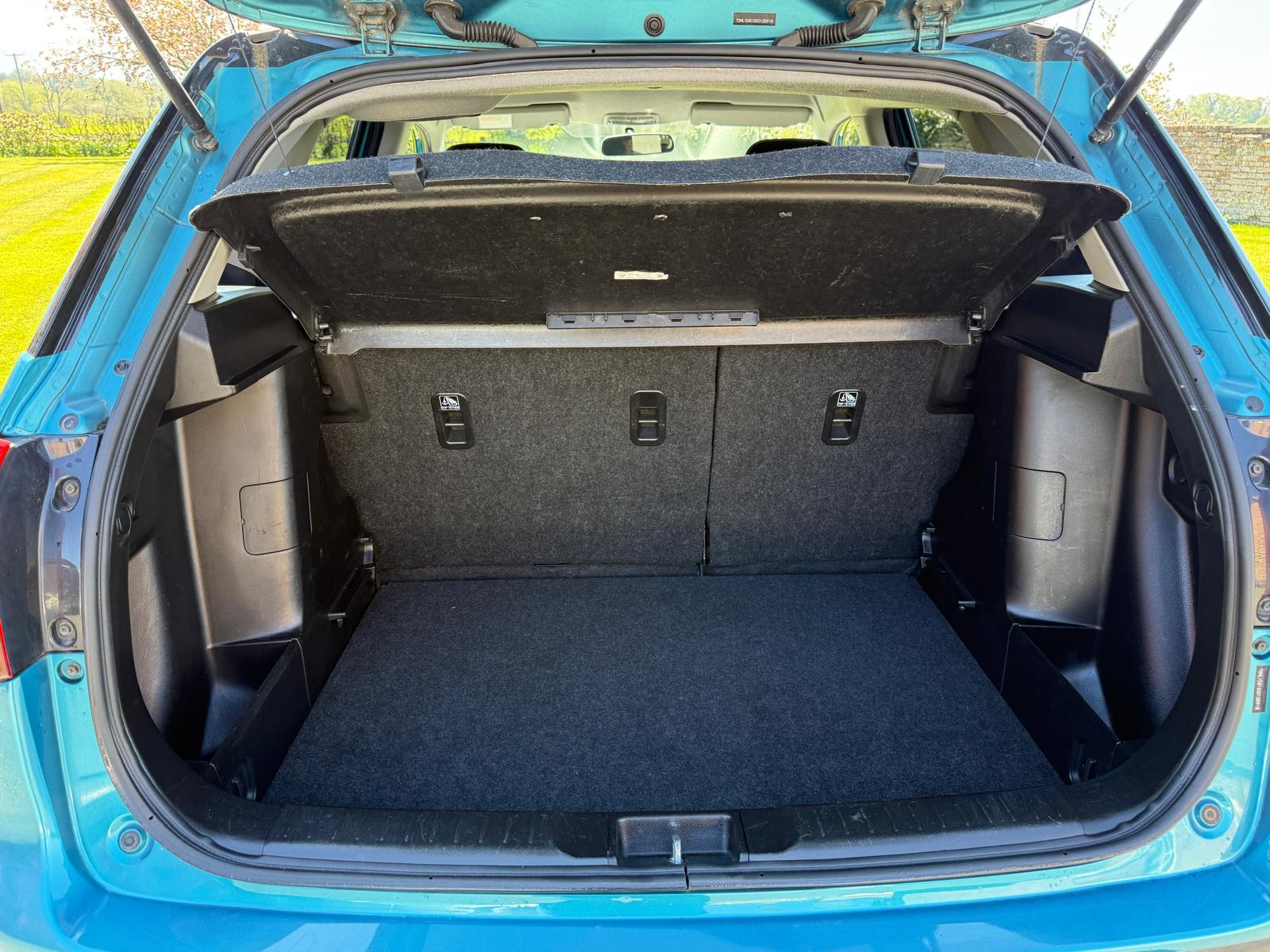 
								Suzuki Vitara 1.6 DDIS SZ-T full									