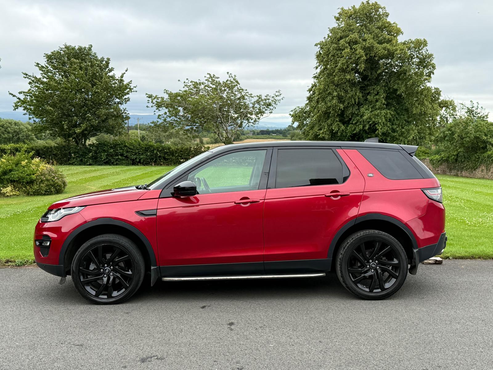 
								Land Rover Discovery Sport 2.0TD HSE Black Edition full									