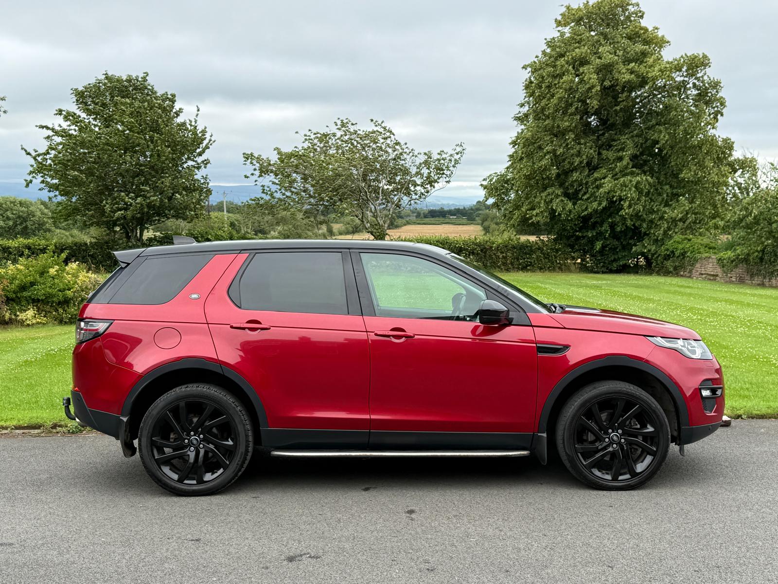 
								Land Rover Discovery Sport 2.0TD HSE Black Edition full									