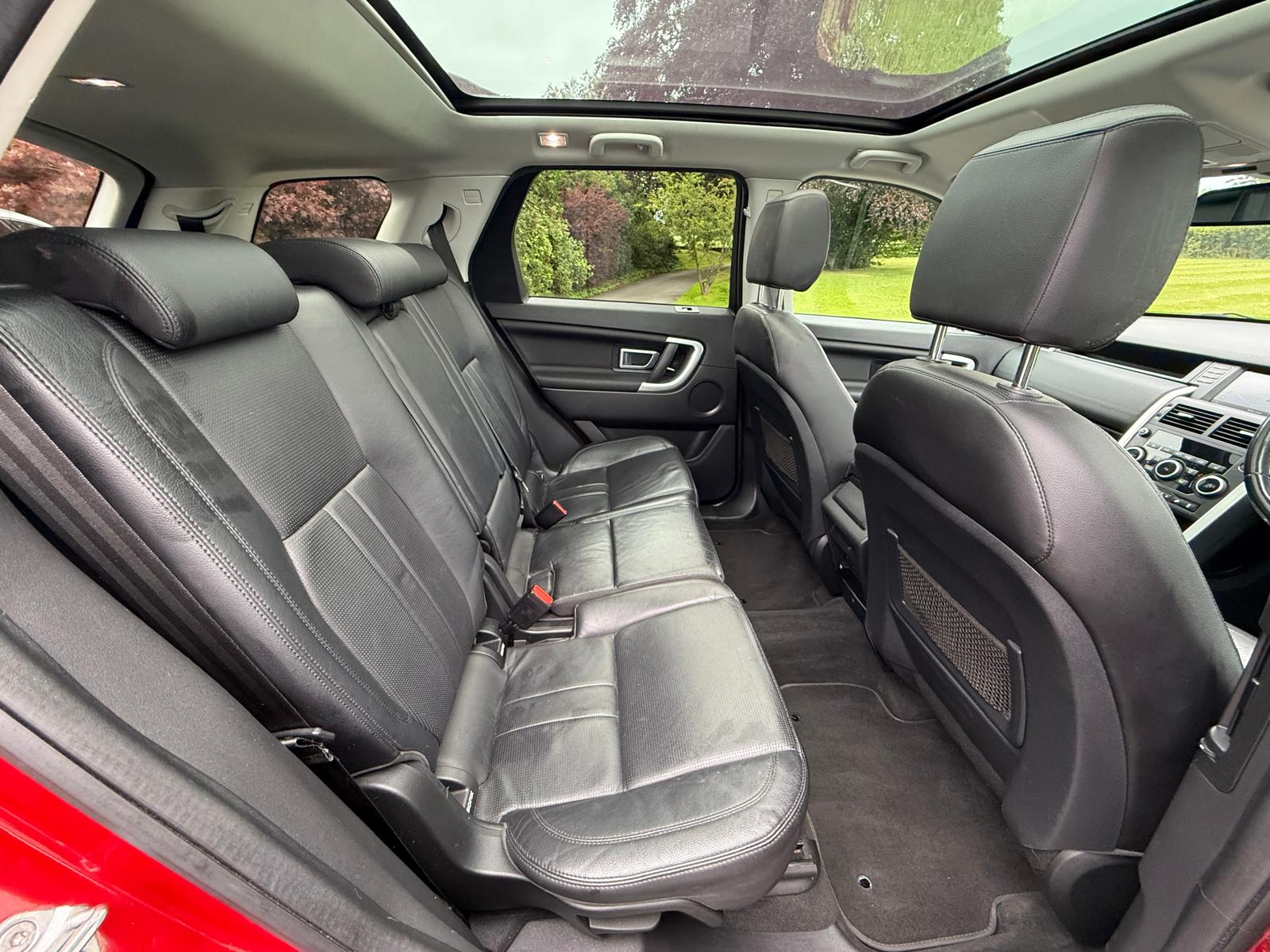 
								Land Rover Discovery Sport 2.0TD HSE Black Edition full									