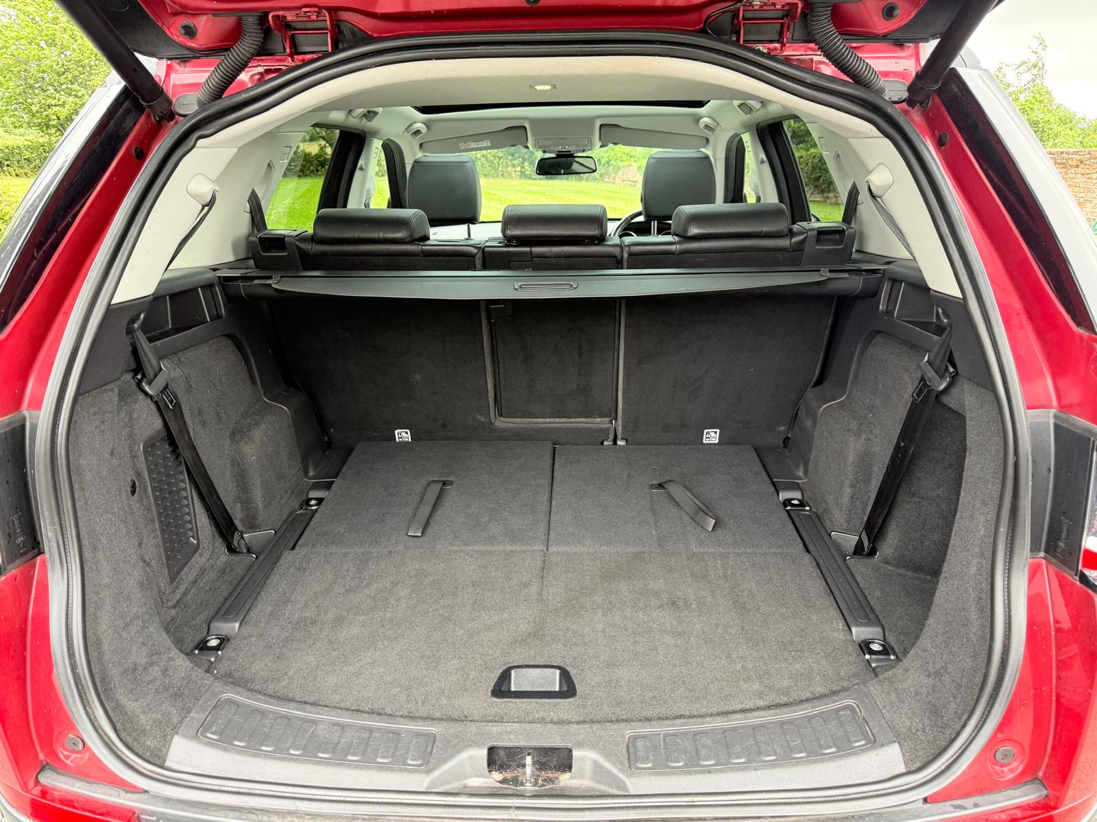 
								Land Rover Discovery Sport 2.0TD HSE Black Edition full									