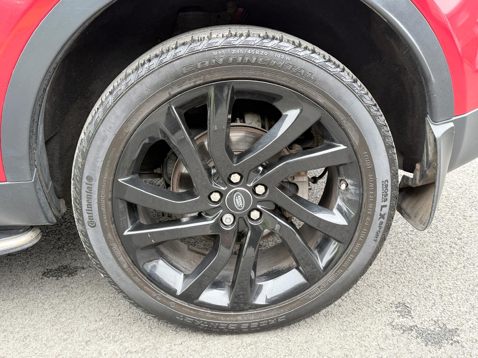 
								Land Rover Discovery Sport 2.0TD HSE Black Edition full									
