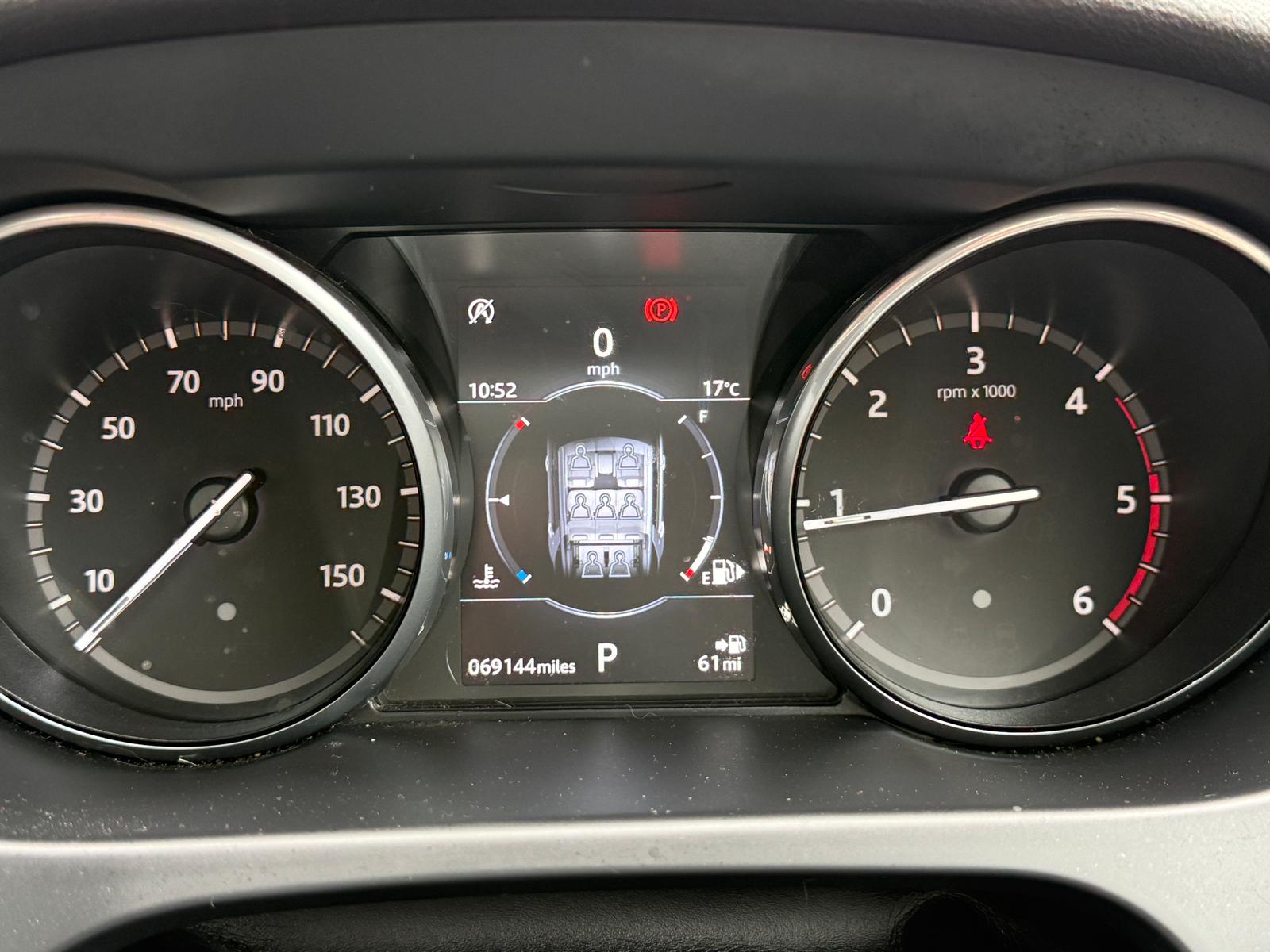 
								Land Rover Discovery Sport 2.0TD HSE Black Edition full									