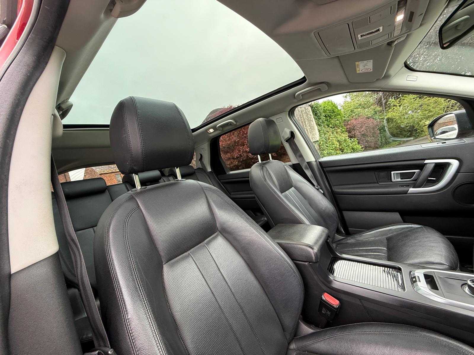 
								Land Rover Discovery Sport 2.0TD HSE Black Edition full									