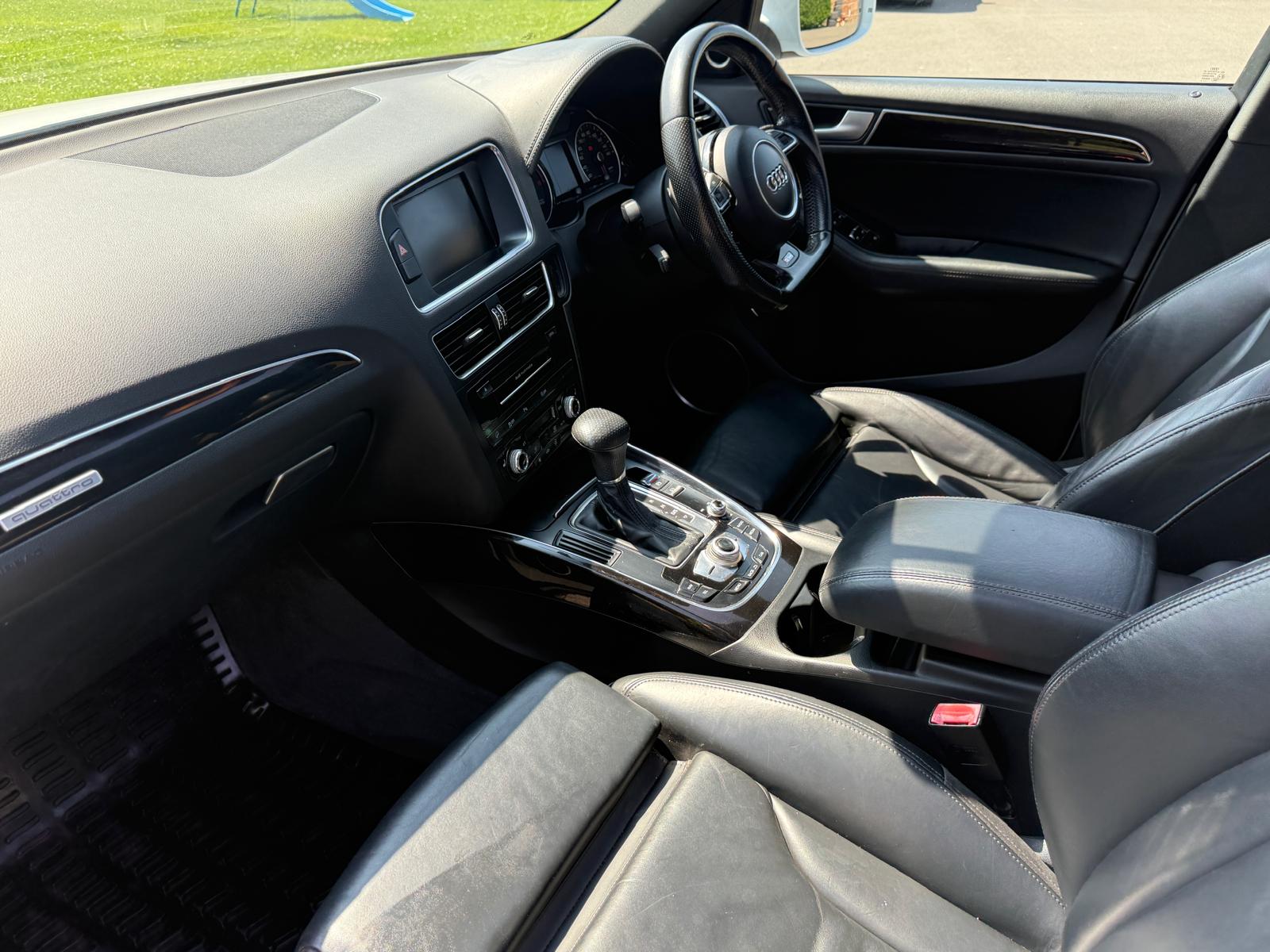 
								Audi Q5 S-Line Plus Quattro Auto 2.0TDi 177BHP full									