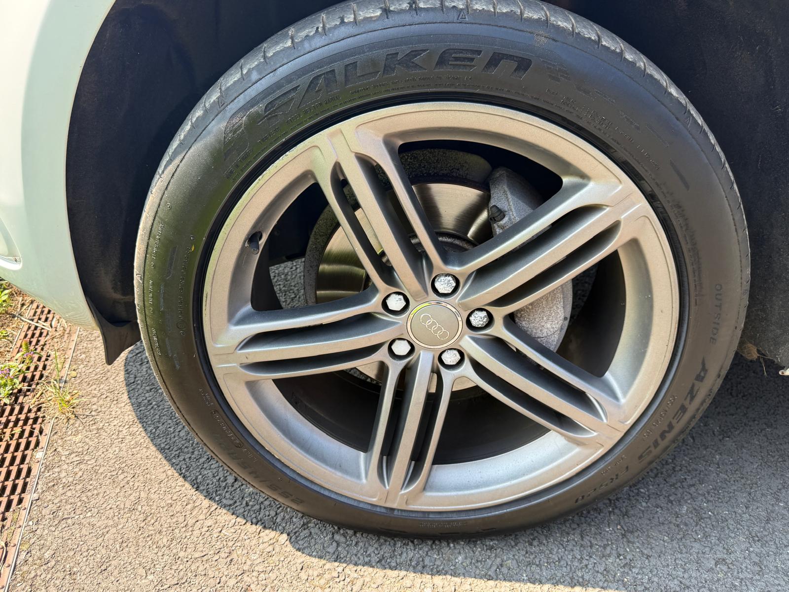 
								Audi Q5 S-Line Plus Quattro Auto 2.0TDi 177BHP full									