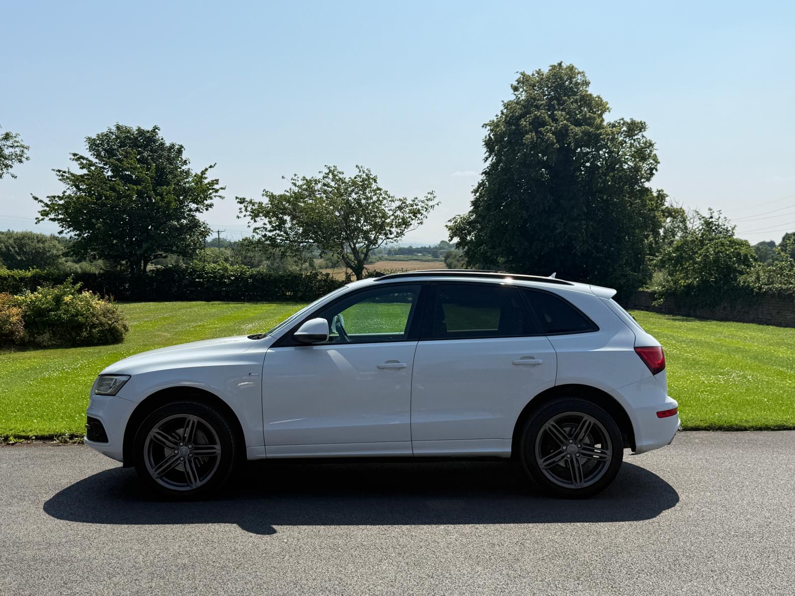 
								Audi Q5 S-Line Plus Quattro Auto 2.0TDi 177BHP full									