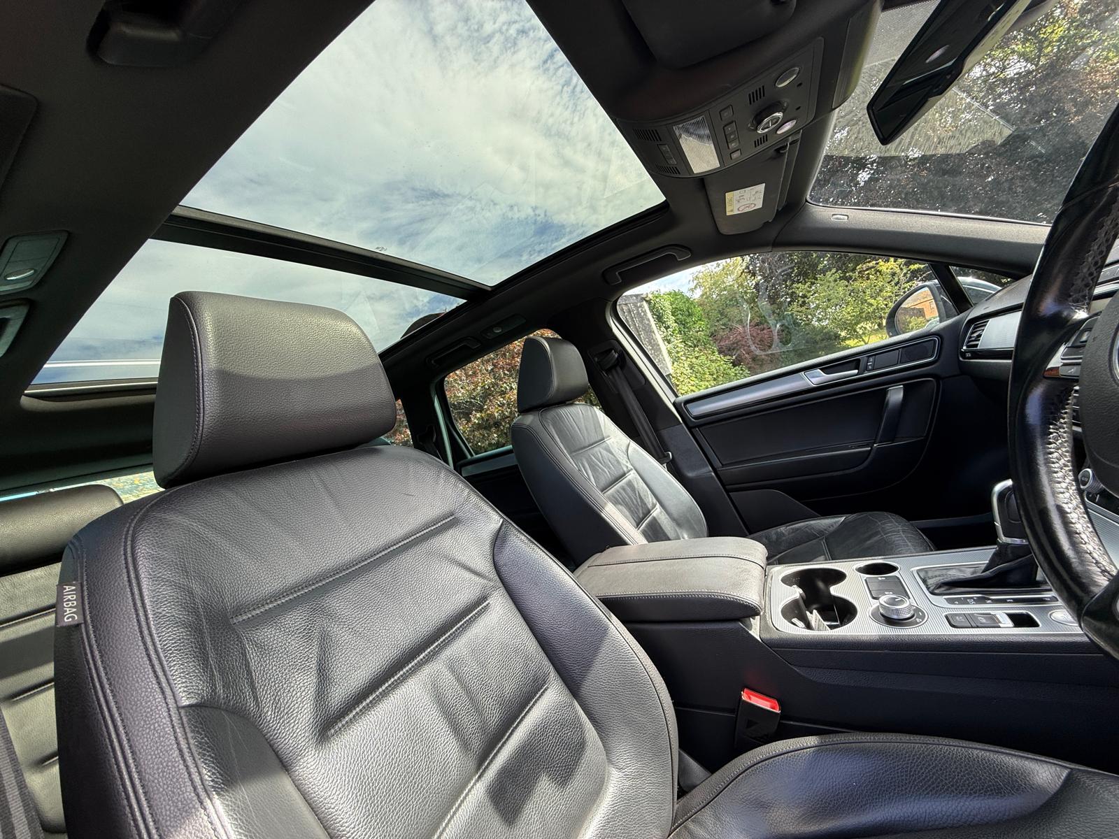 
								Volkswagen Touareg 3.0V6 TD R-Line 4Motion full									