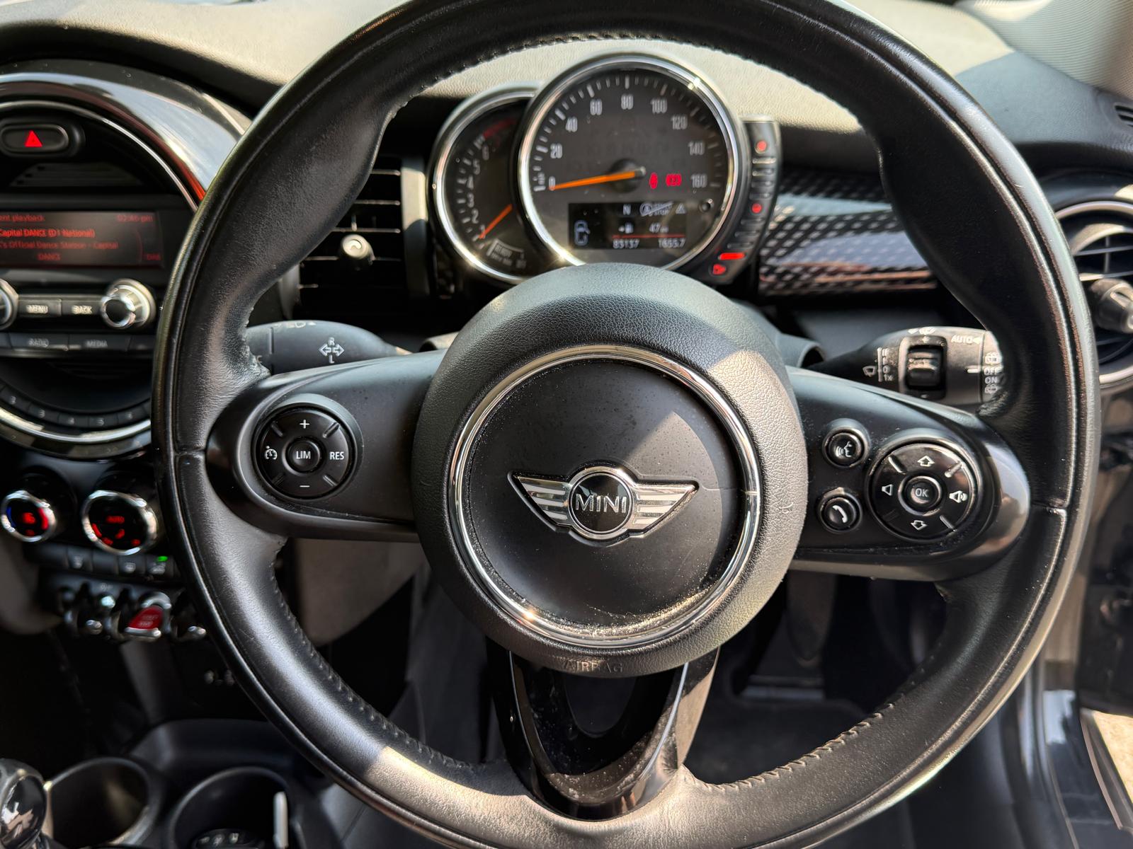 
								2015 Mini Cooper S Hatchback full									
