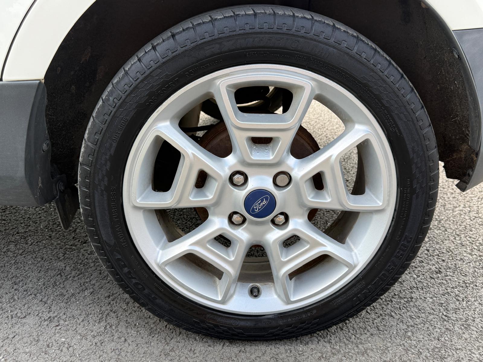 
								2017 Ford EcoSport 1.5 TDCi Titanium full									