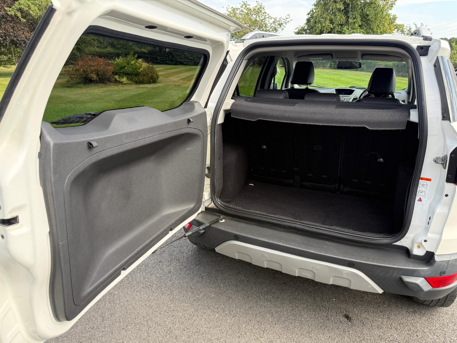 
								2017 Ford EcoSport 1.5 TDCi Titanium full									