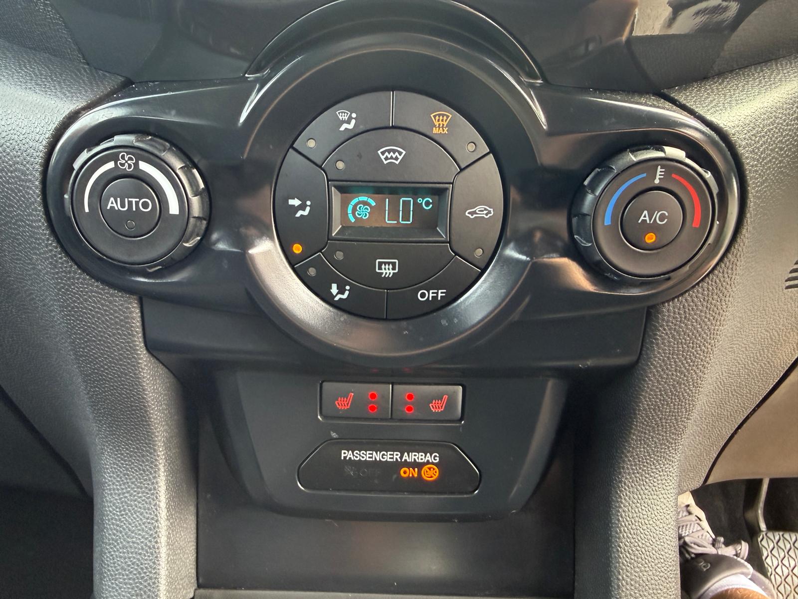
								2017 Ford EcoSport 1.5 TDCi Titanium full									