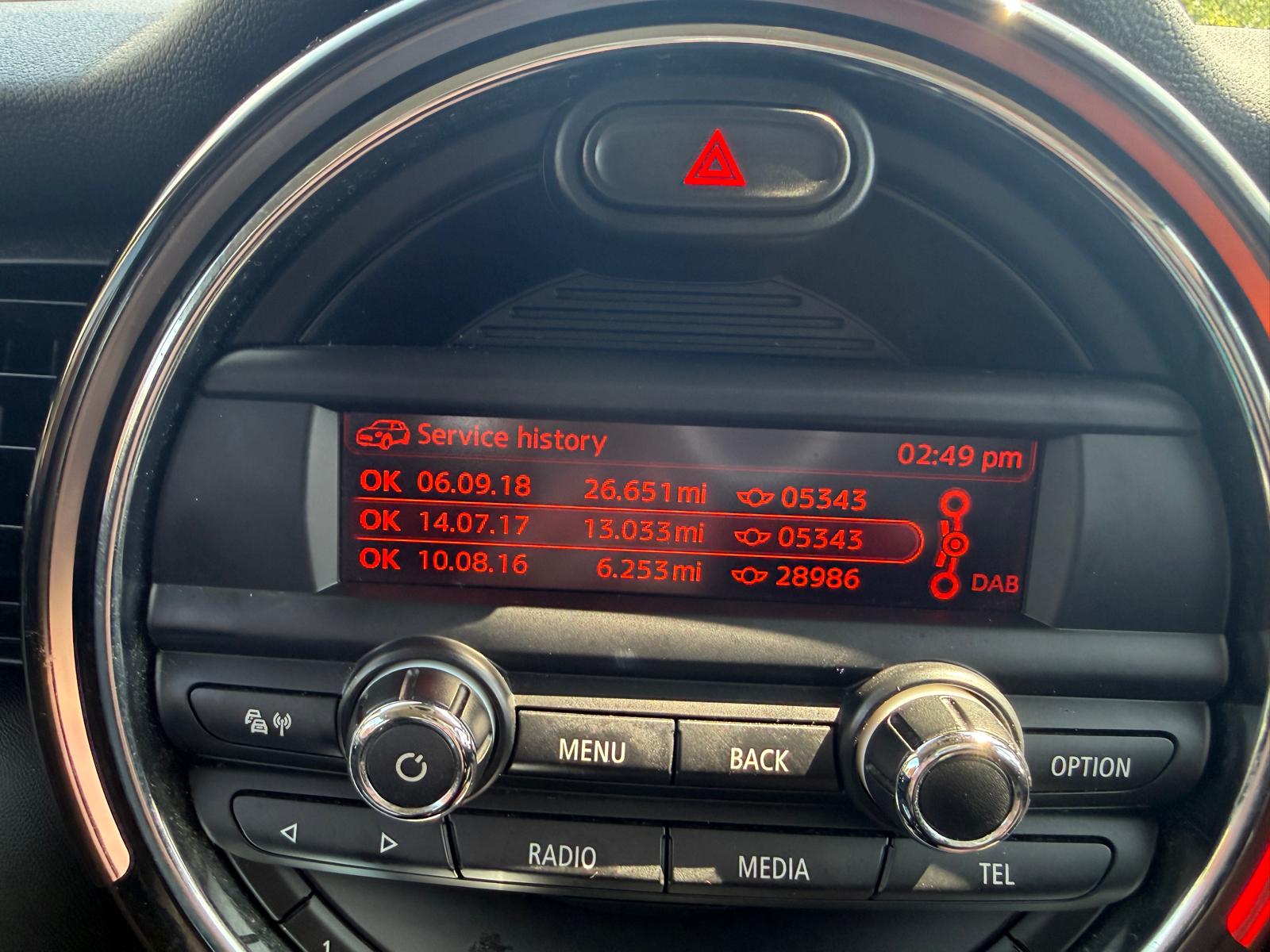 
								2015 Mini Cooper S Hatchback full									