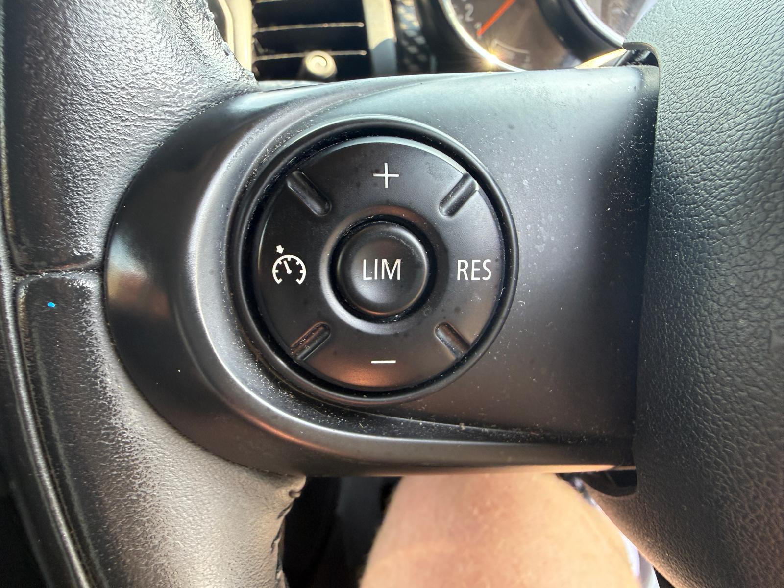 
								2015 Mini Cooper S Hatchback full									