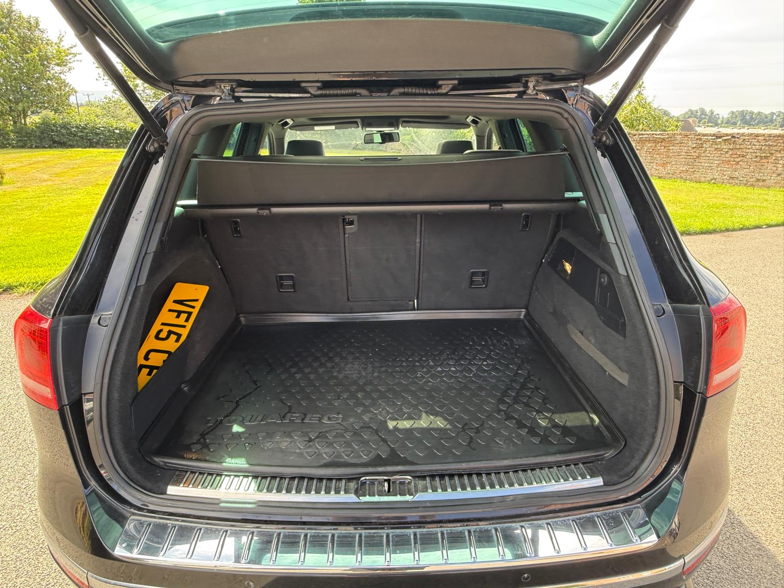 
								Volkswagen Touareg 3.0V6 TD R-Line 4Motion full									