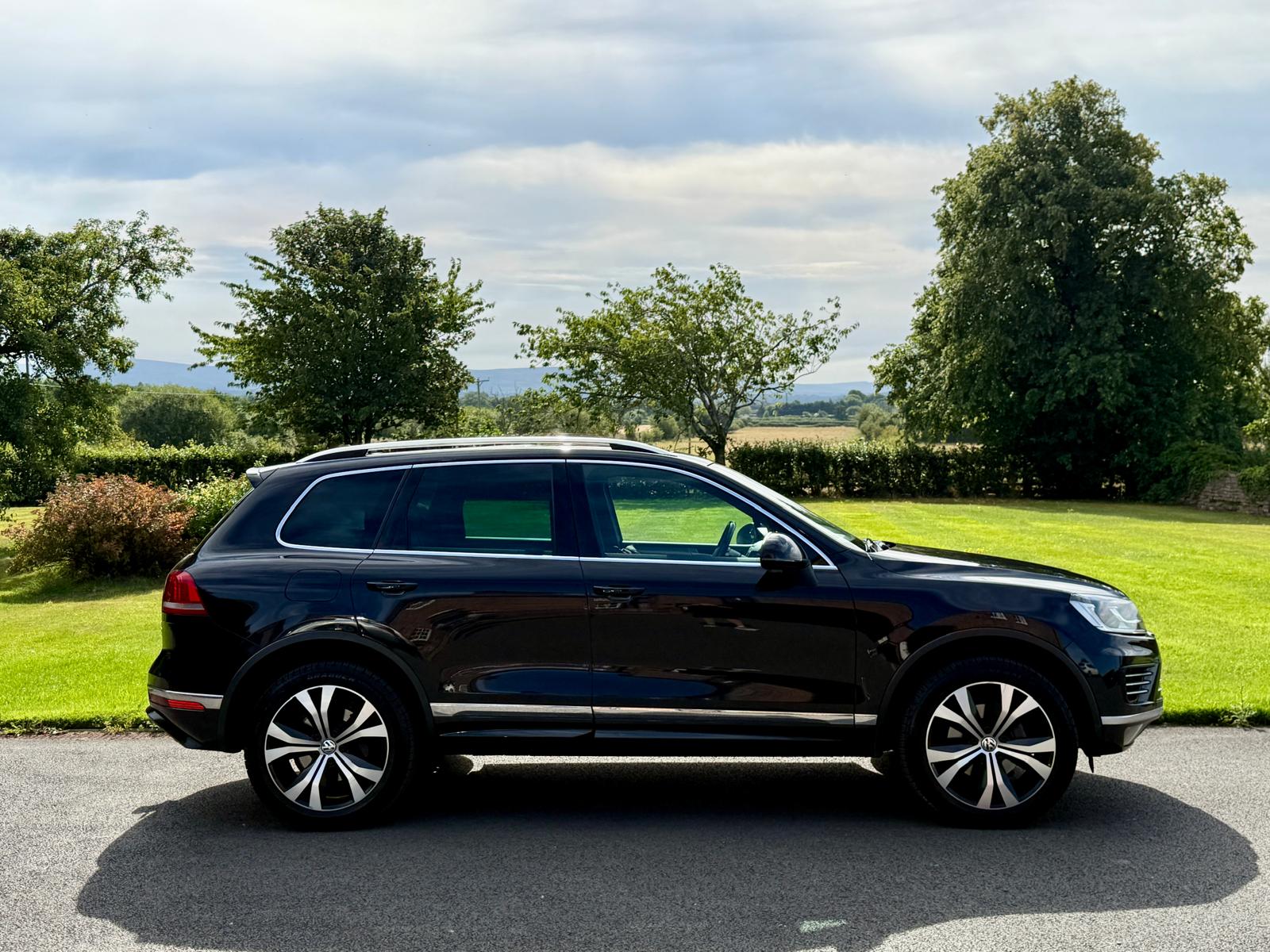 
								Volkswagen Touareg 3.0V6 TD R-Line 4Motion full									