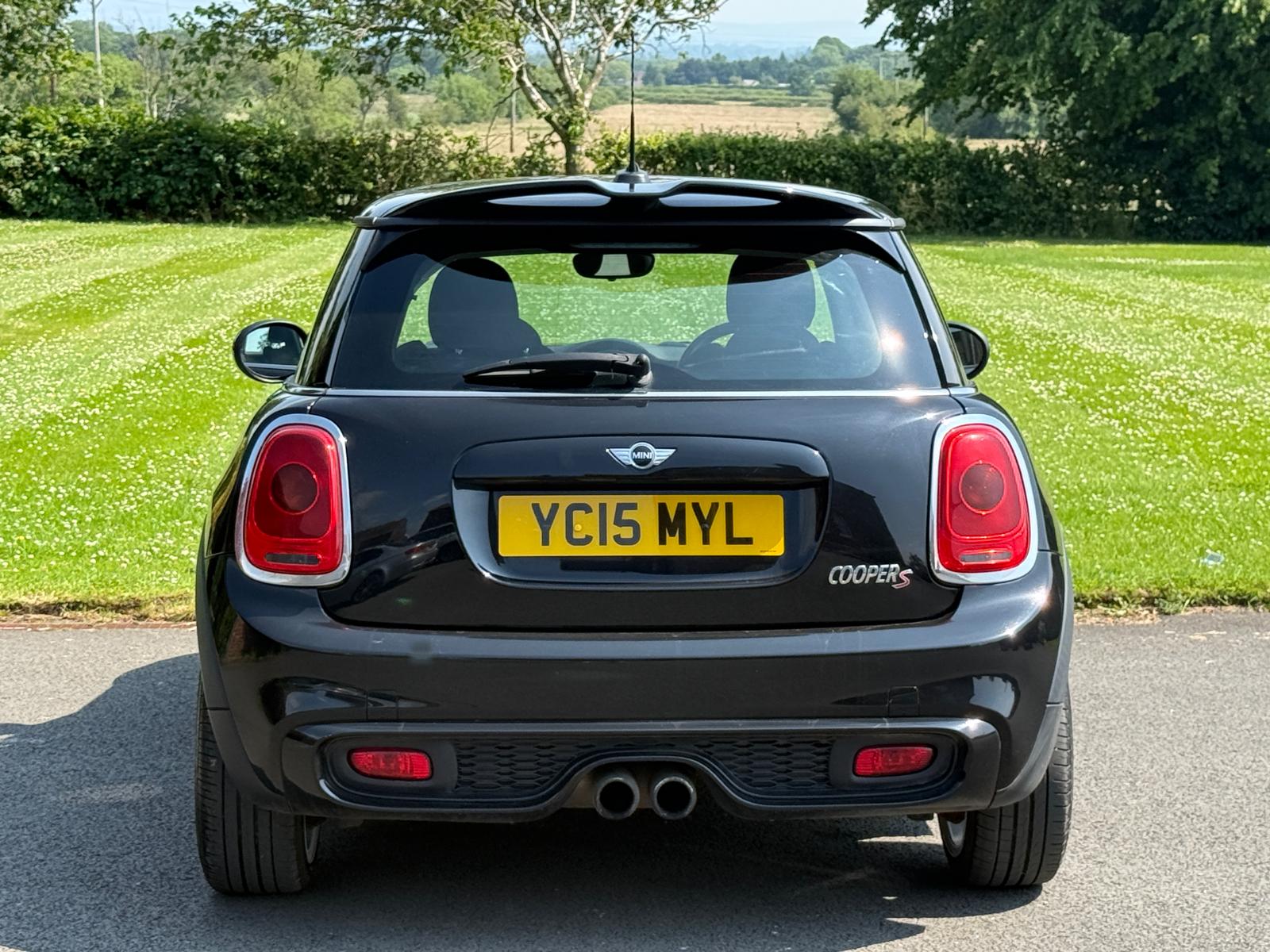 
								2015 Mini Cooper S Hatchback full									